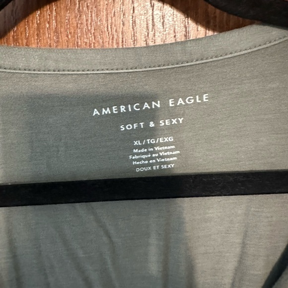 American Eagle soft and sexy size XL long sleeve cropped button up top - Picture 3 of 4